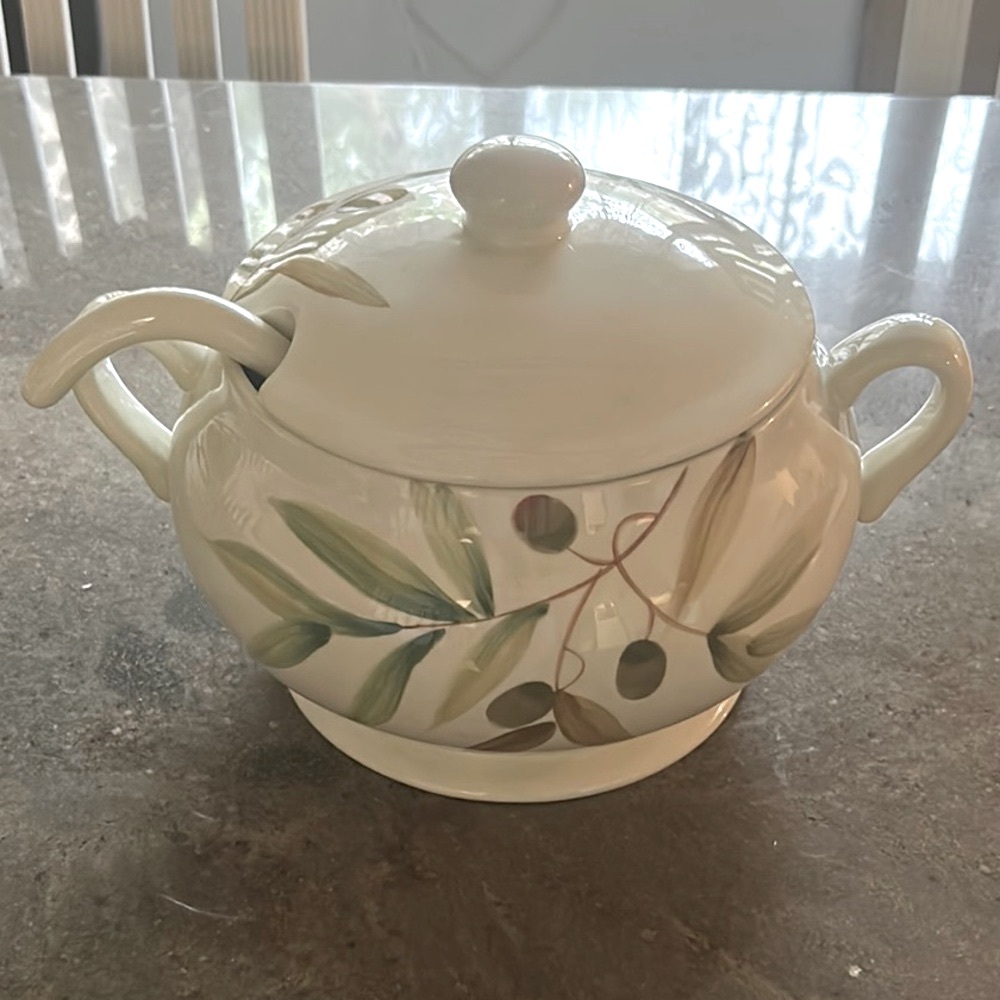 HOME Nicoise  Soup Tureen 8”